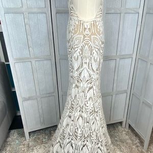 NWT Willowby by Watters Bonnie Plunge Neckline Lace Fit & Flare Wedding Gown
